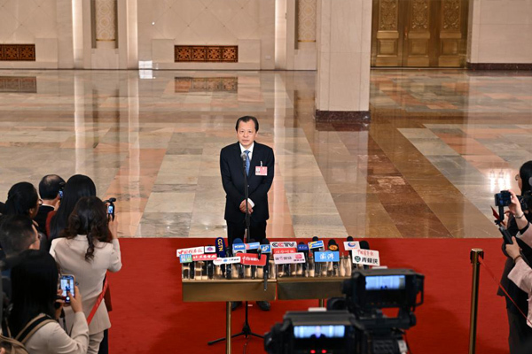 十四届全国人大四次会议第二场“部长通道”集中采访活动举行